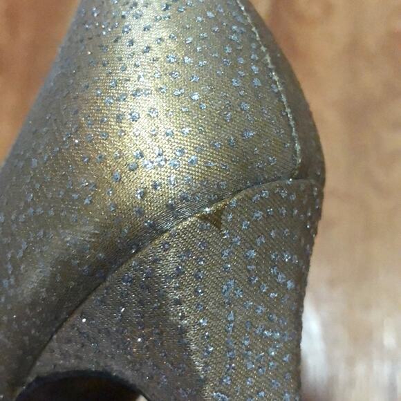 Stuart Weitzman Gold Sparkle Heels Size 8 - Picture 8 of 8